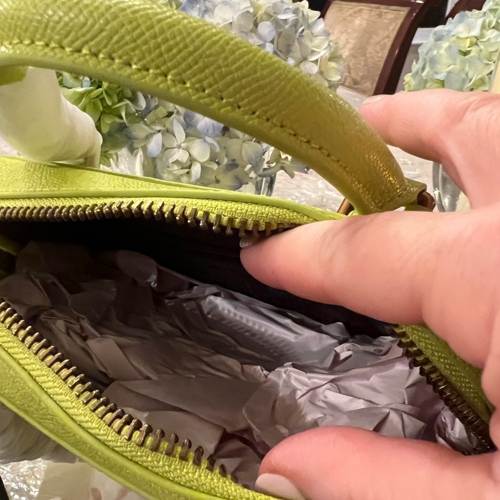 Kurt Geiger London ~ NWT - Small Highgate Tote & Crossbody - MSRP $238 - Picture 4 of 5